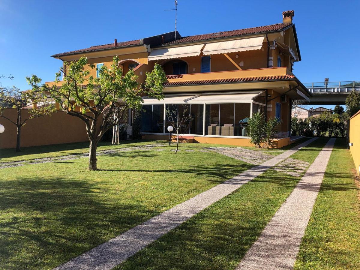 Casa Vacanze Sunflower 卡拉拉 外观 照片