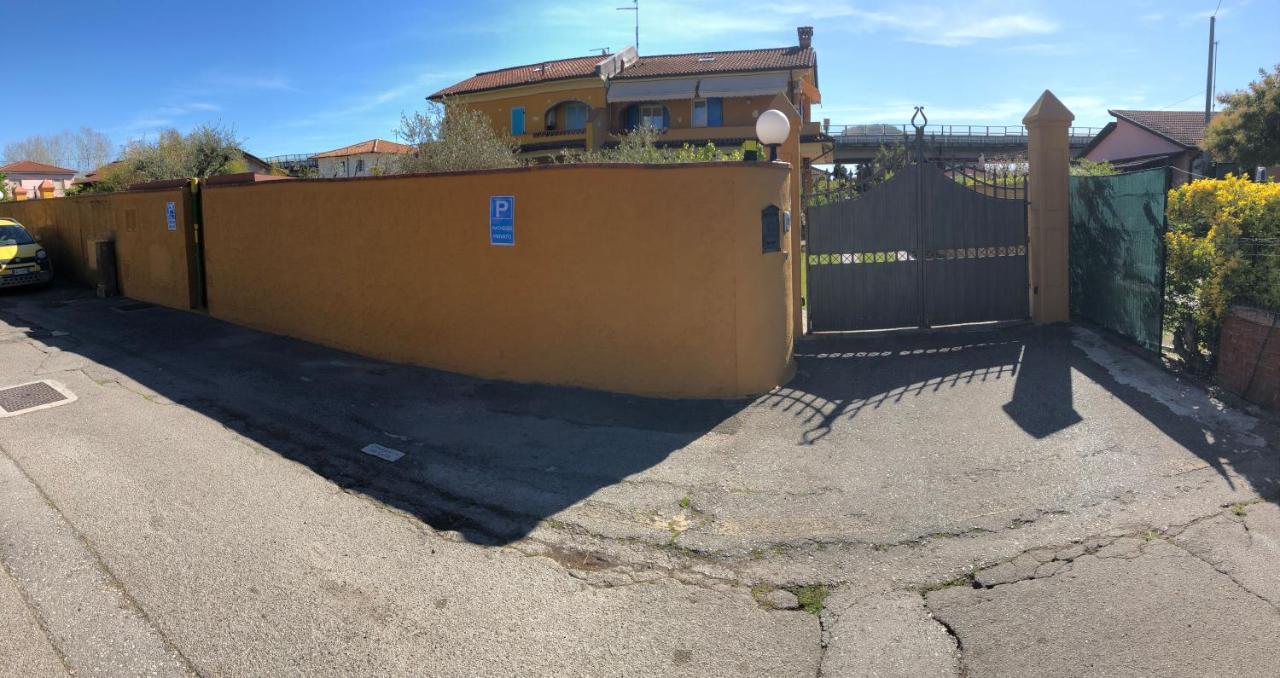 Casa Vacanze Sunflower 卡拉拉 外观 照片