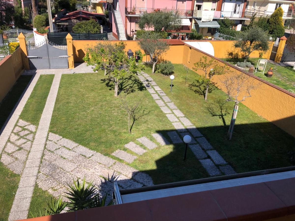 Casa Vacanze Sunflower 卡拉拉 外观 照片