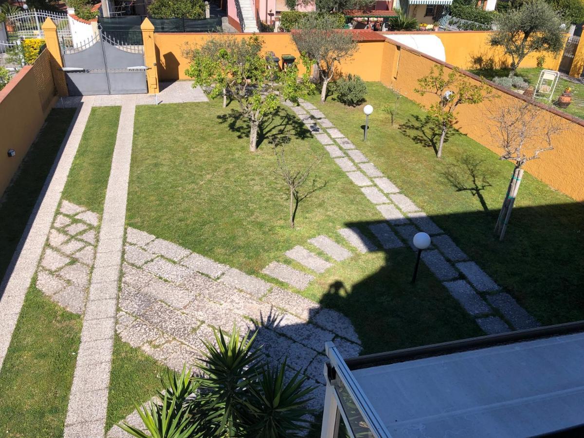 Casa Vacanze Sunflower 卡拉拉 外观 照片